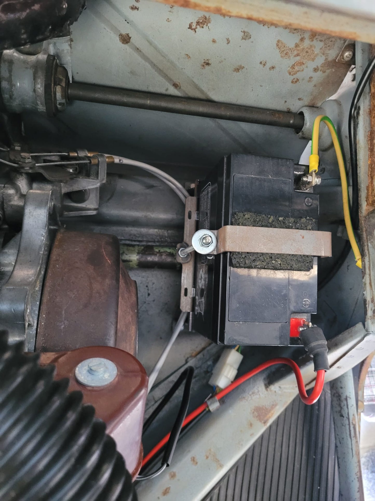 Batteriehalter für Piaggio Ape AD 6V