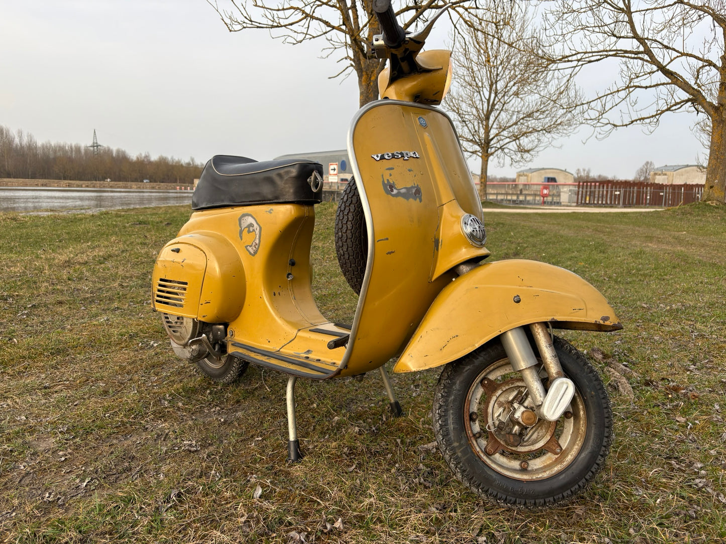 Vespa V50 Ez. 1975 O-Lack Beige Versailles