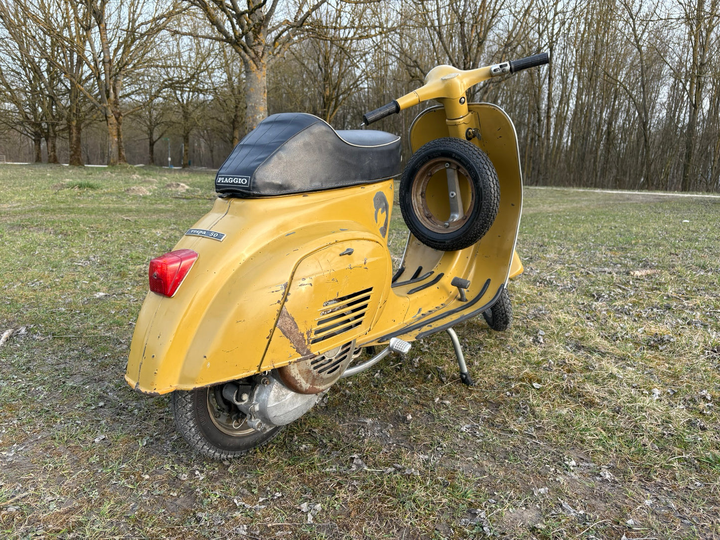 Vespa V50 Ez. 1975 O-Lack Beige Versailles