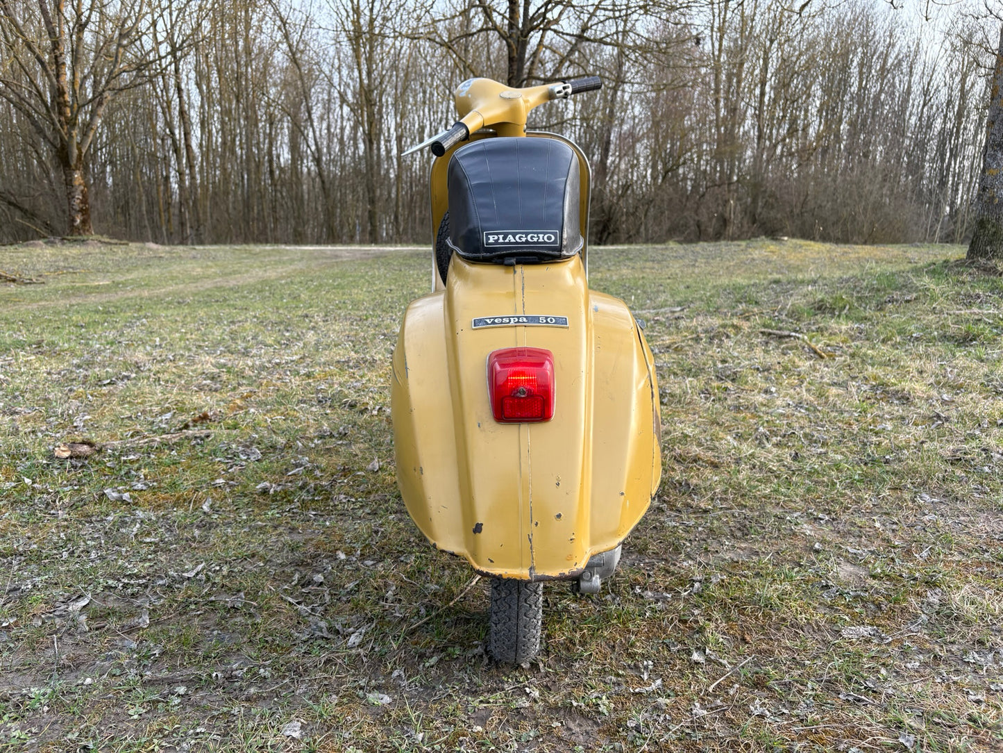 Vespa V50 Ez. 1975 O-Lack Beige Versailles