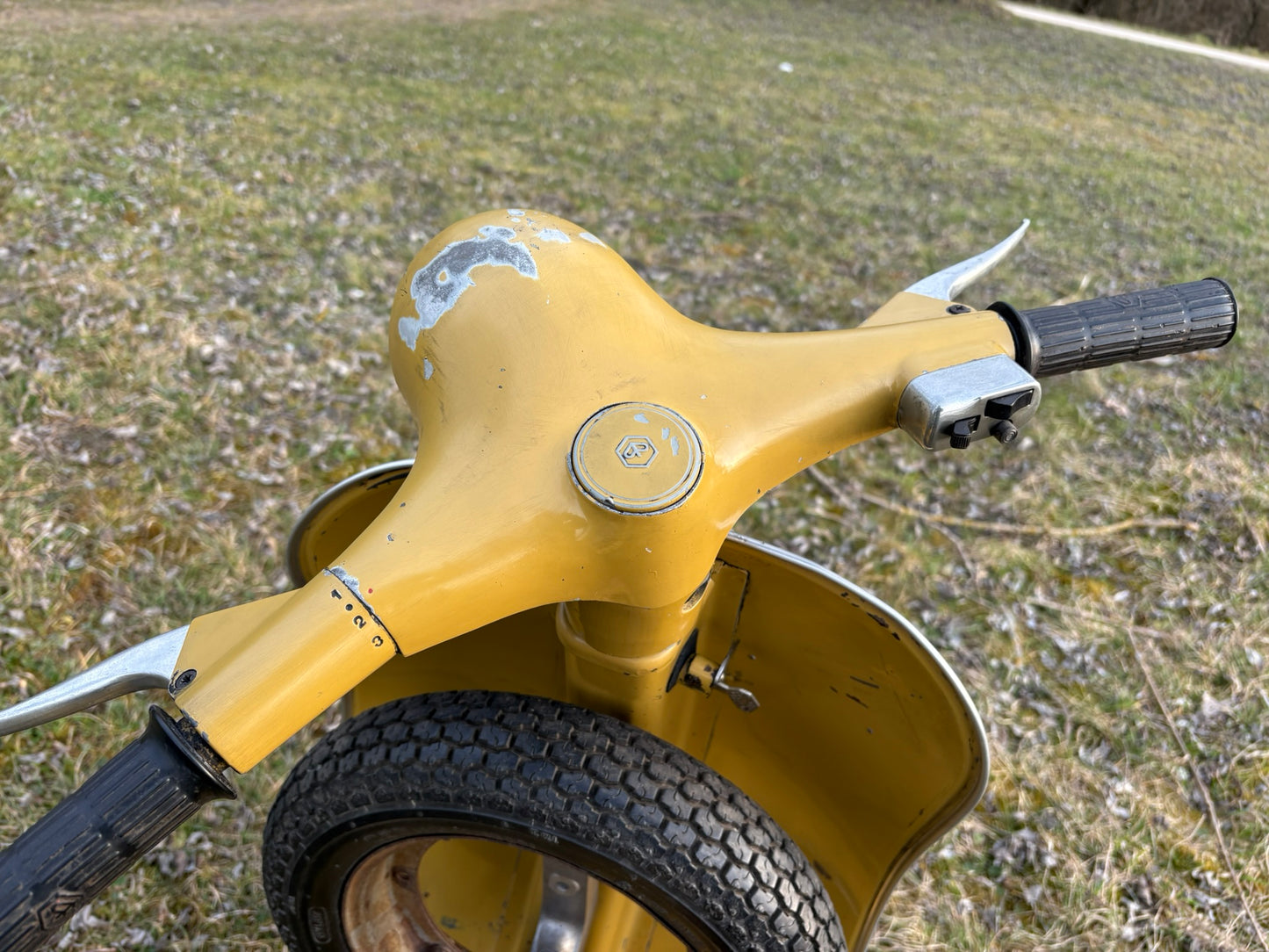 Vespa V50 Ez. 1975 O-Lack Beige Versailles