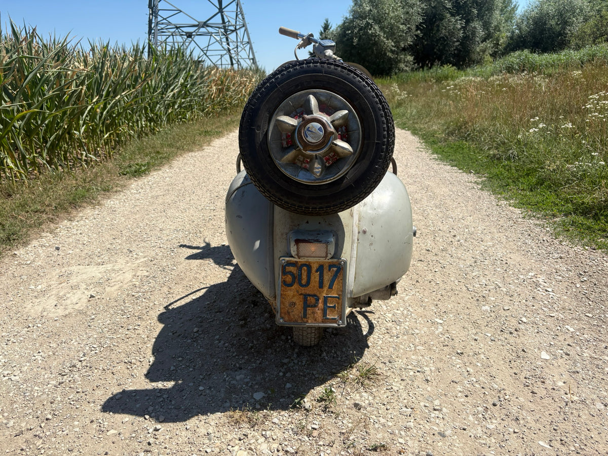 Vespa VM Faro Basso Bj. 1954 OLack